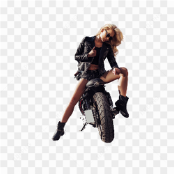 Mulher sentada na moto